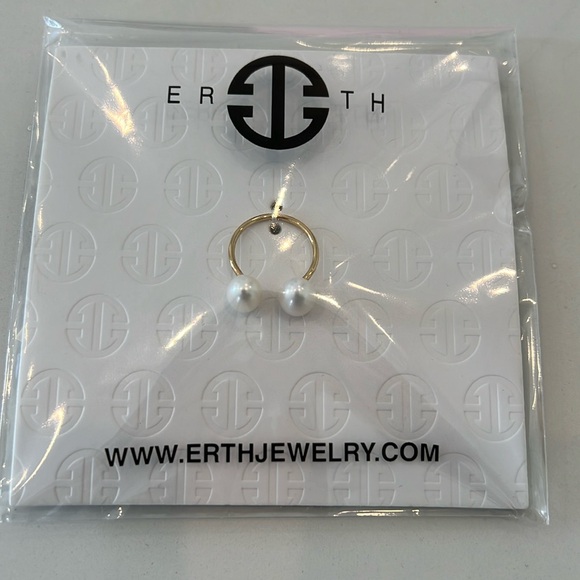 ERTH Jewelry x Fab Fit Fun Collaboration
Tu y Yo Ring - Picture 4 of 4